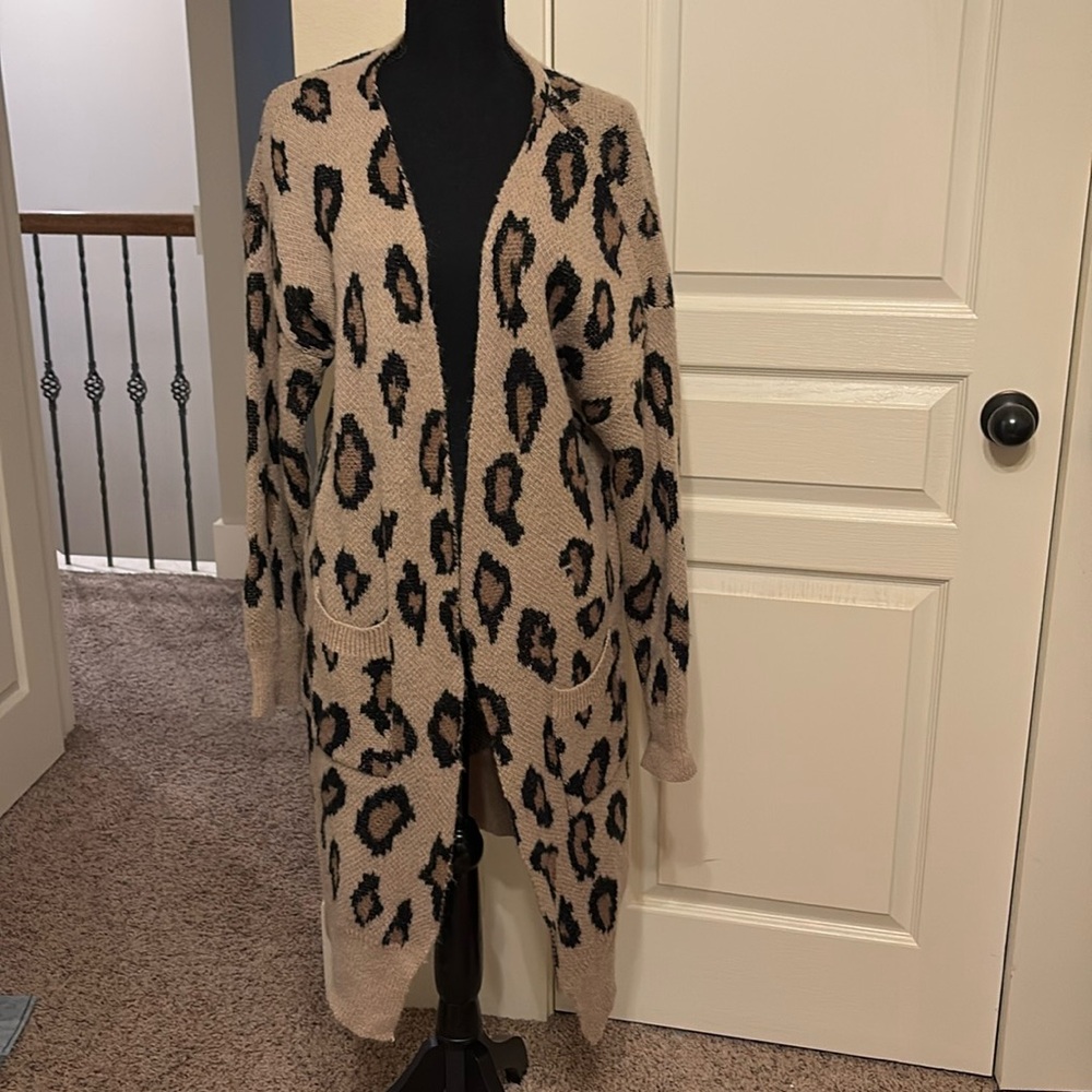 Nice leopard cardigan